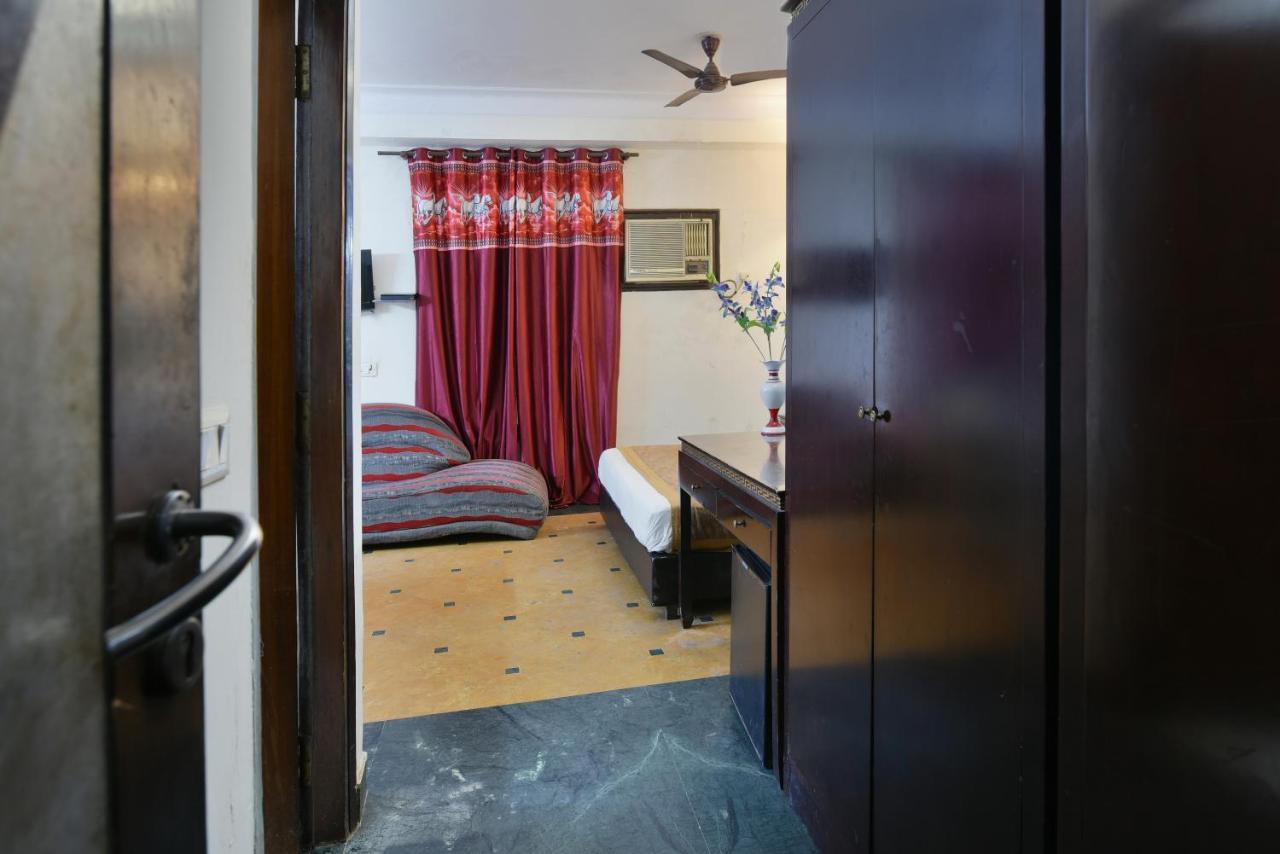 Hotel Revels By A1Rooms Ню Делхи Екстериор снимка